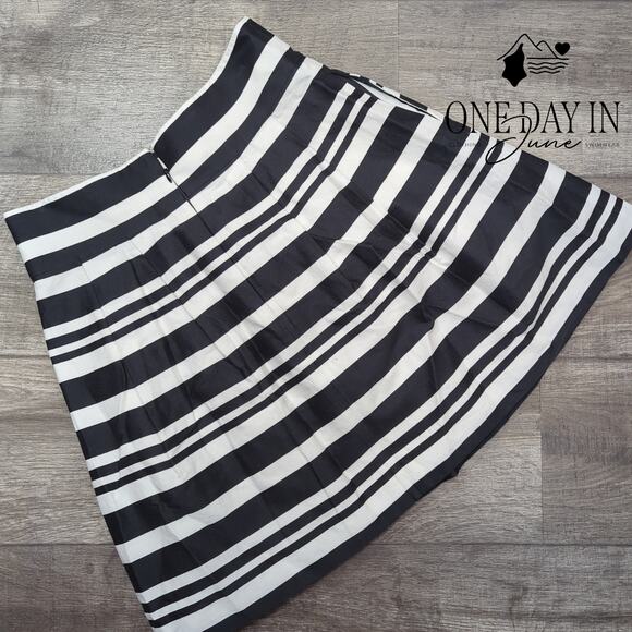 Loft Flare Skirt Size 4 - Picture 5 of 5